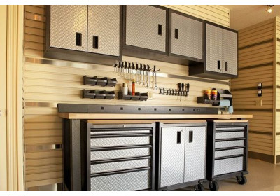 Metal tool cabinets and their use in workshops and services