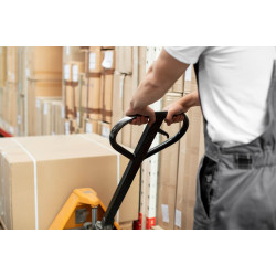 Which pallet truck to choose? Types of pallet trucks and their advantages.